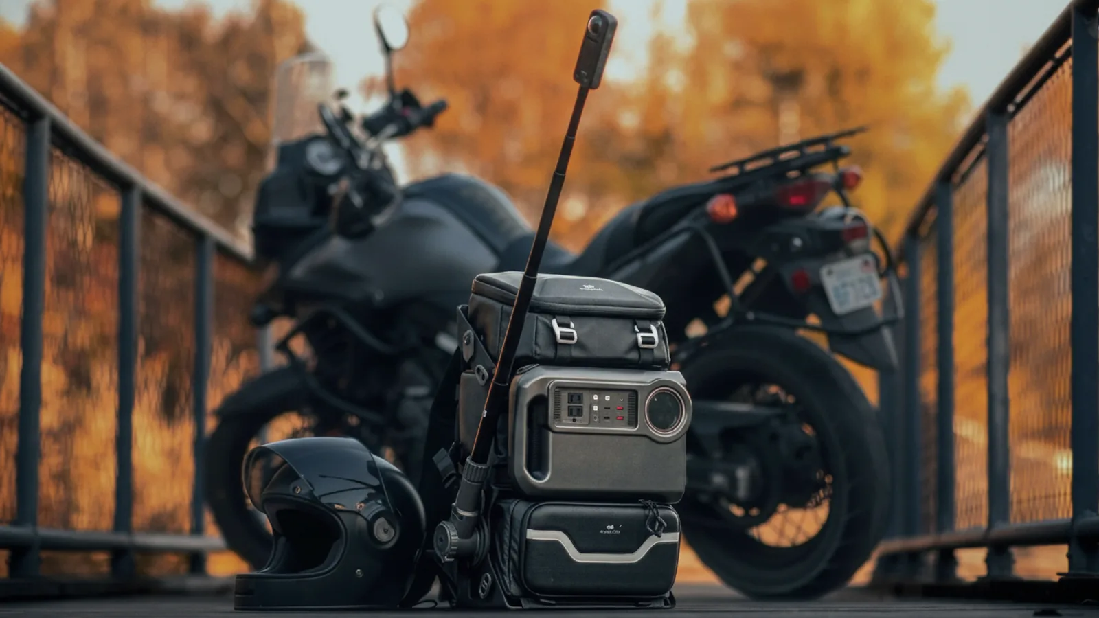 Lancer Camera Backpack detail comparison image
